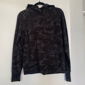 Lululemon Scuba Pullover Sz 4 Camouflage